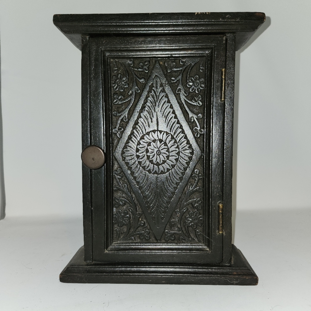 Navy blue carved wood wall mount key storage box - Picture 1 of 7